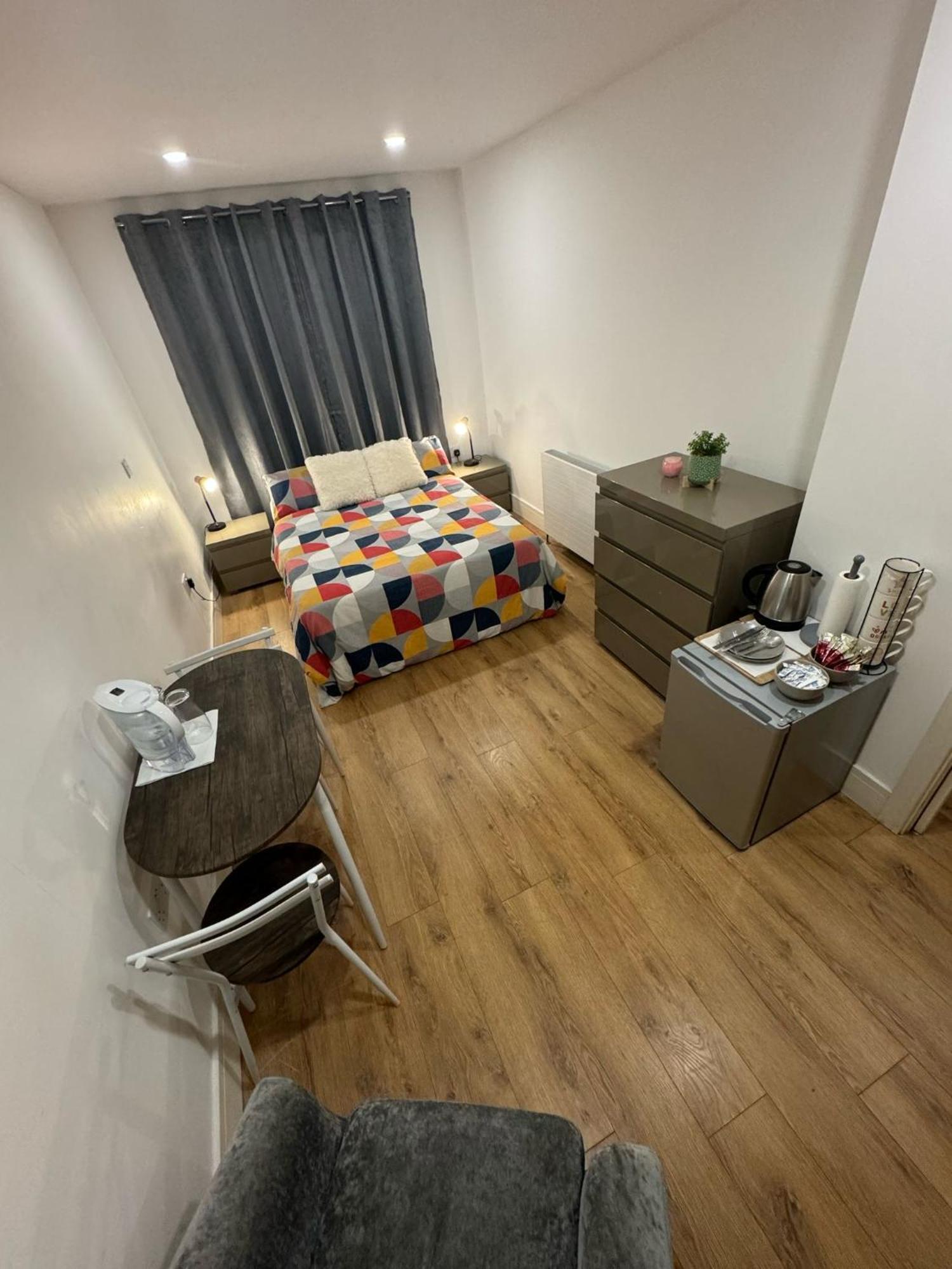 Ferienwohnung King Azim Court London Exterior foto