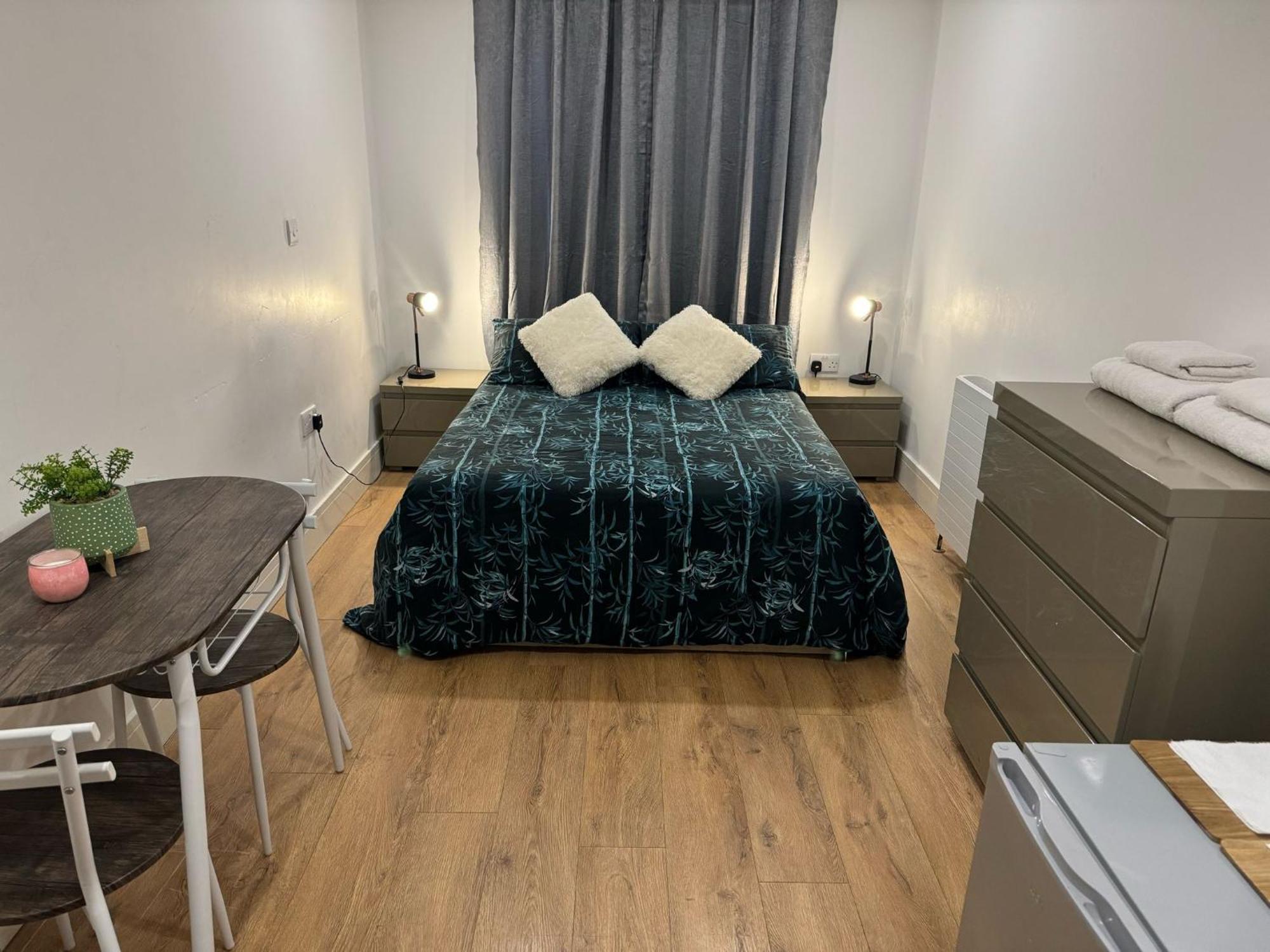 Ferienwohnung King Azim Court London Exterior foto